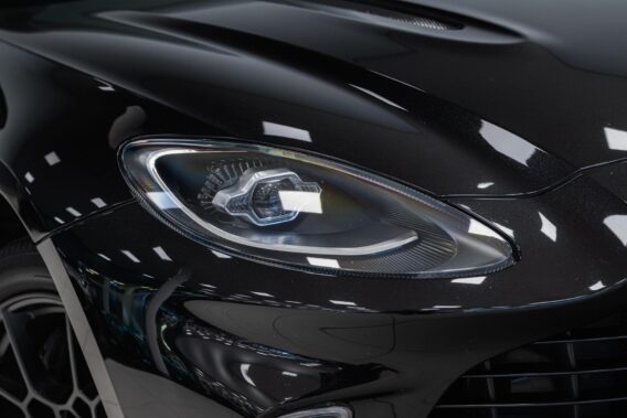 Aston Martin DBX 4.0 V8