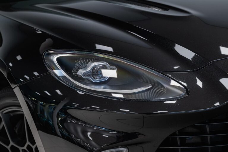 Aston Martin DBX 4.0 V8
