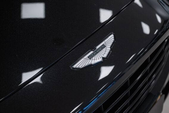 Aston Martin DBX 4.0 V8