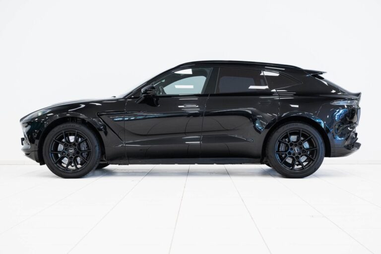 Aston Martin DBX 4.0 V8