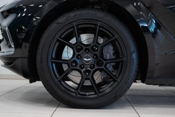 Aston Martin DBX 4.0 V8