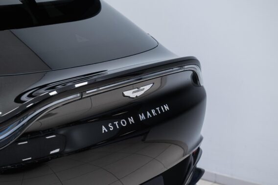 Aston Martin DBX 4.0 V8