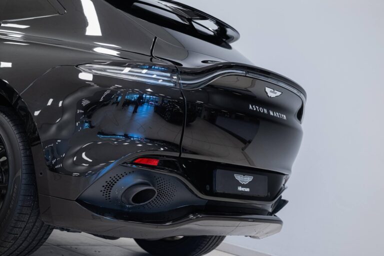 Aston Martin DBX 4.0 V8