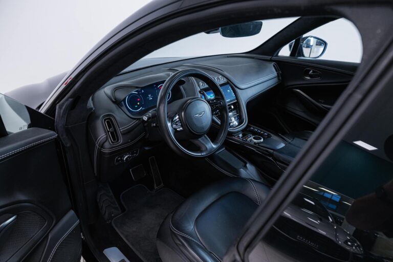 Aston Martin DBX 4.0 V8