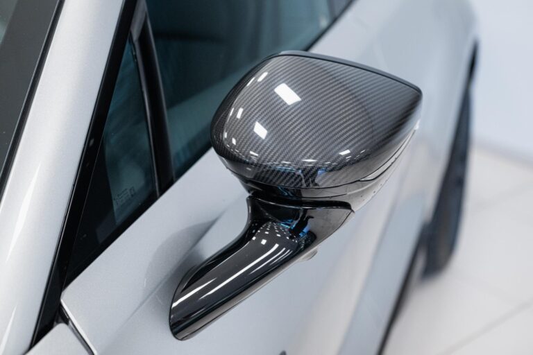 Aston Martin DBX 707