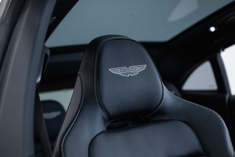 Aston Martin DBX 707