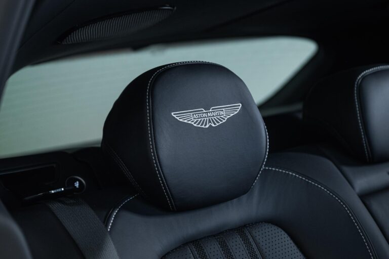 Aston Martin DBX 707