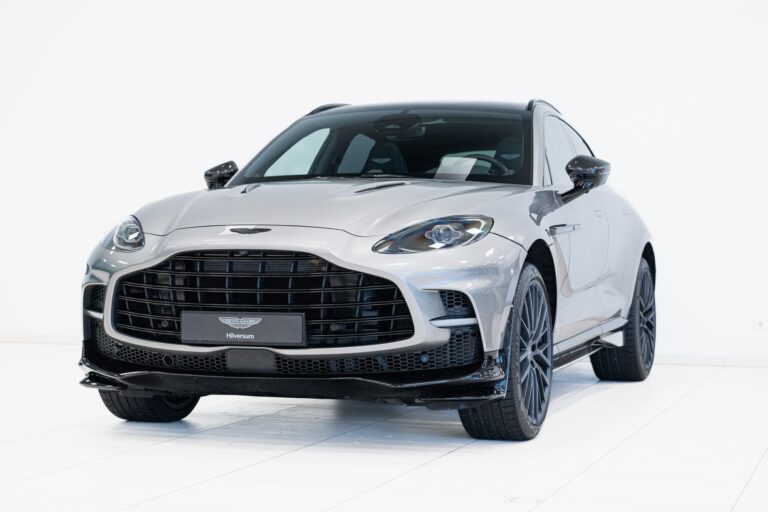 Aston Martin DBX 707