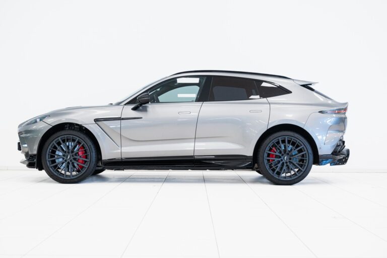 Aston Martin DBX 707