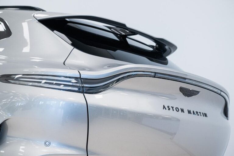 Aston Martin DBX 707