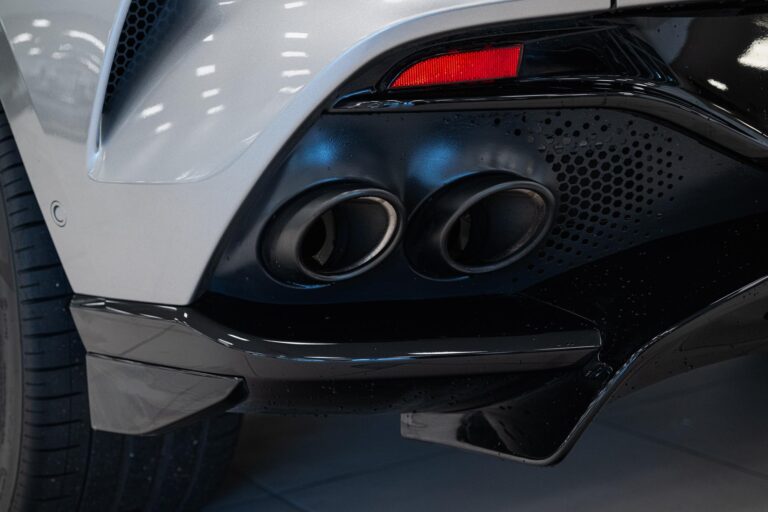 Aston Martin DBX 707