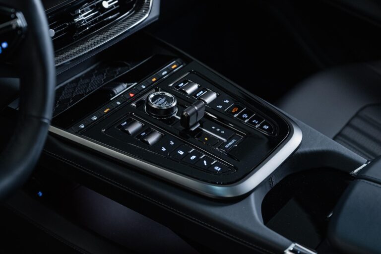 Aston Martin DBX 707