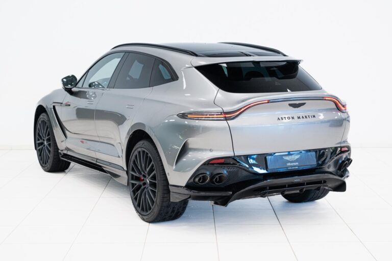 Aston Martin DBX 707