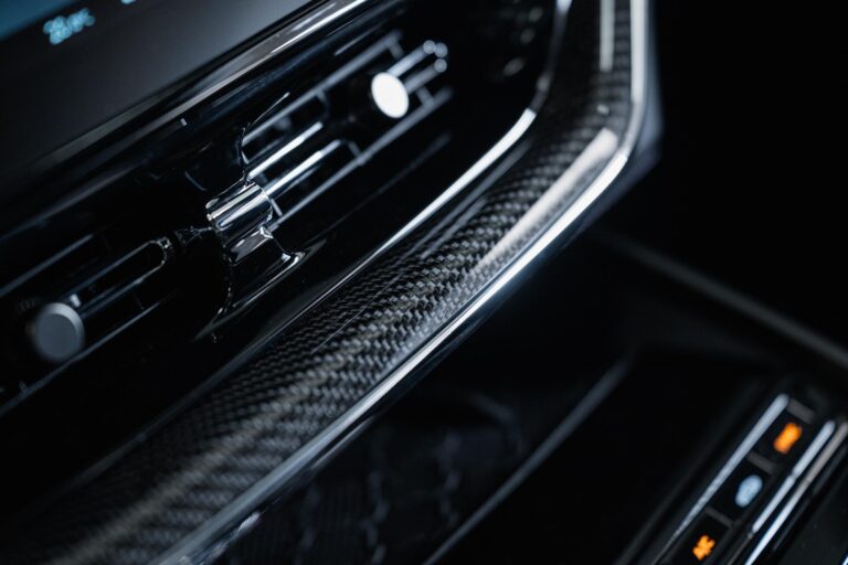 Aston Martin DBX 707