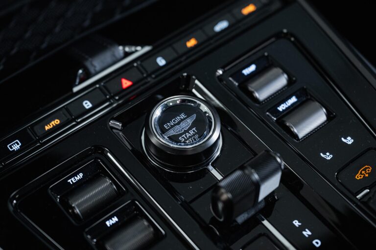 Aston Martin DBX 707