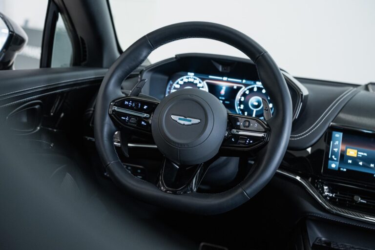 Aston Martin DBX 707