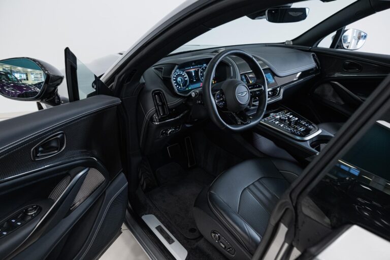 Aston Martin DBX 707