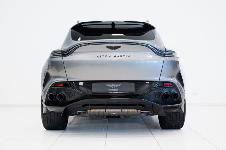 Aston Martin DBX 707