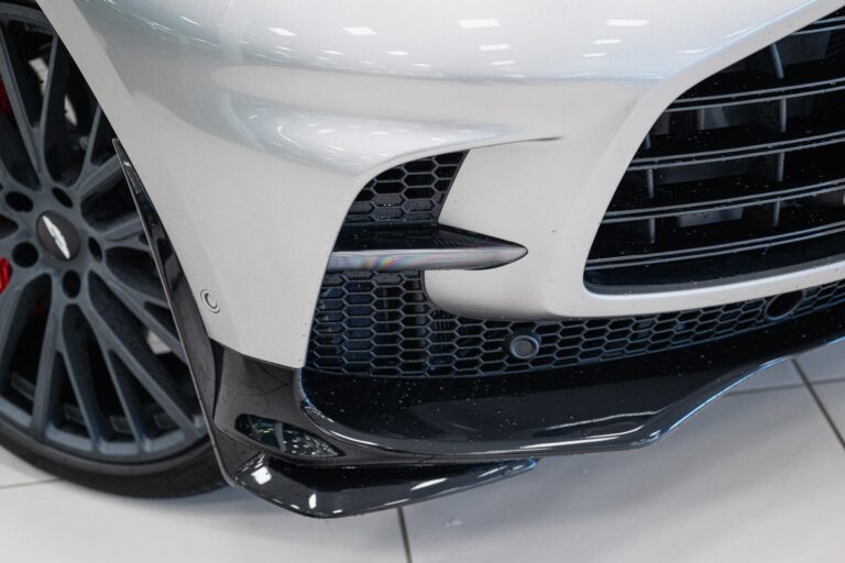 Aston Martin DBX 707