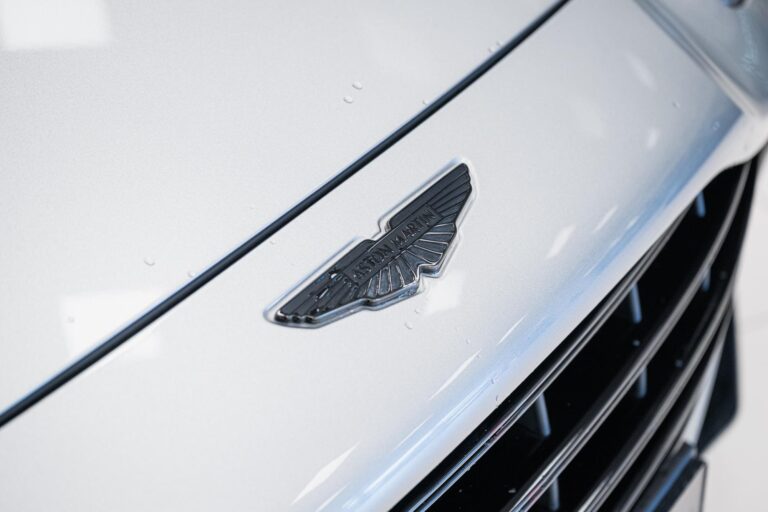 Aston Martin DBX 707