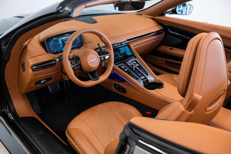 Aston Martin DB12 Volante