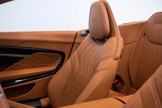 Aston Martin DB12 Volante