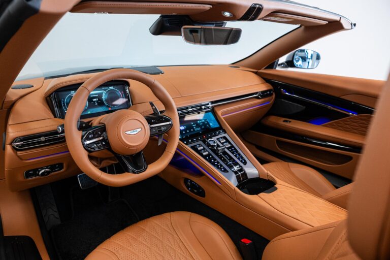 Aston Martin DB12 Volante