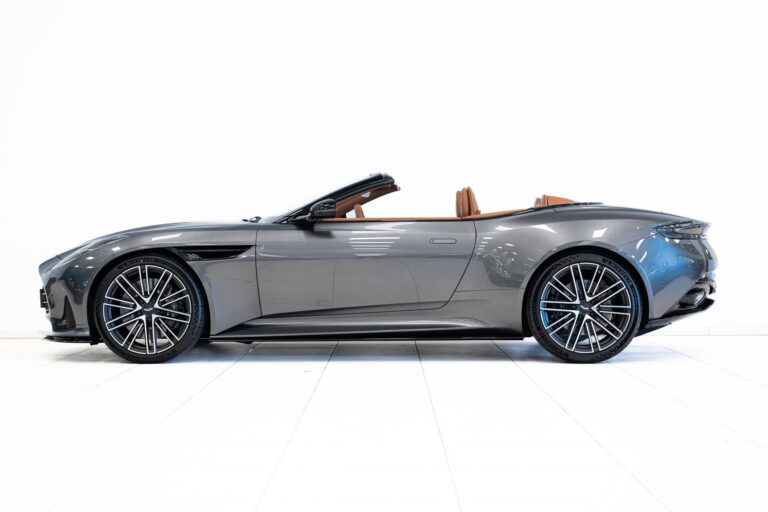 Aston Martin DB12 Volante