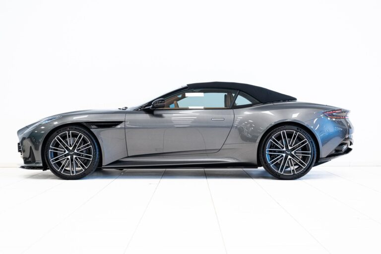Aston Martin DB12 Volante