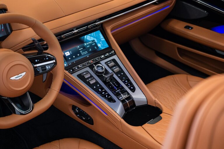 Aston Martin DB12 Volante