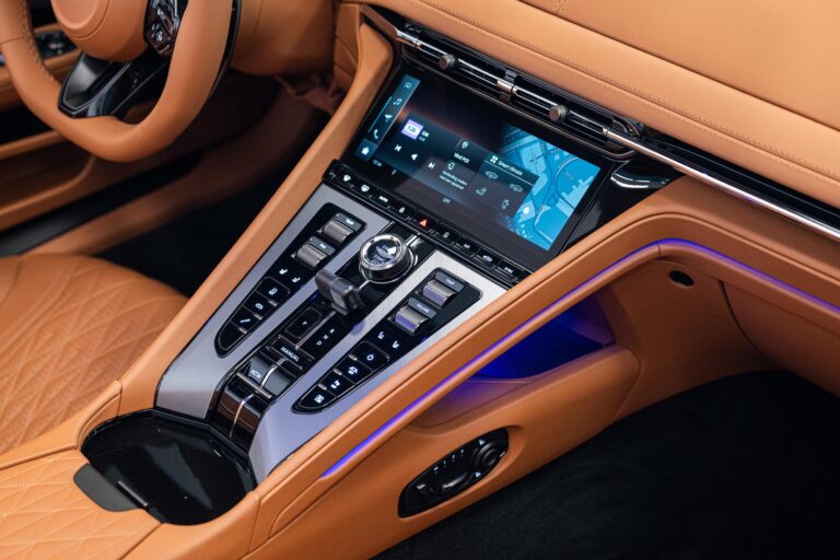 Aston Martin DB12 Volante