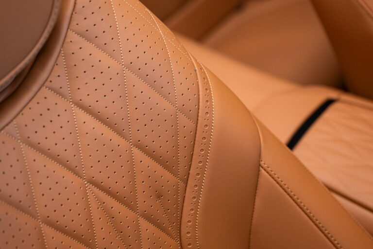 Aston Martin DB12 Volante