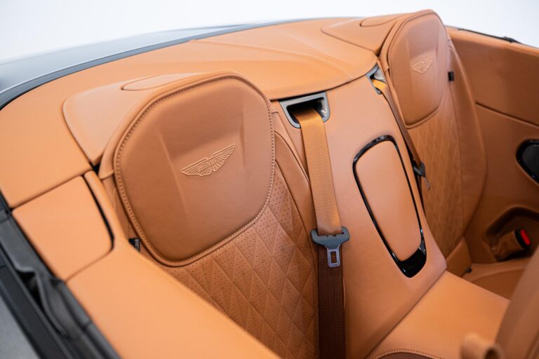 Aston Martin DB12 Volante