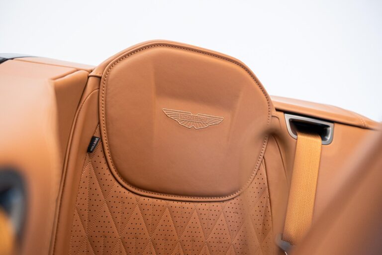 Aston Martin DB12 Volante