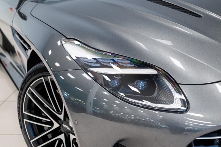 Aston Martin DB12 Volante