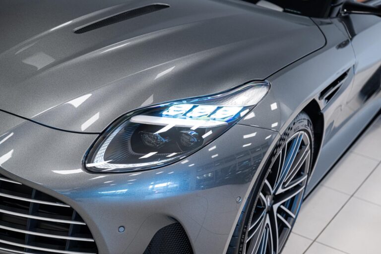 Aston Martin DB12 Volante