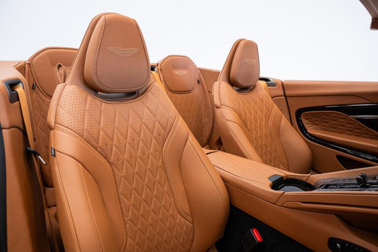 Aston Martin DB12 Volante