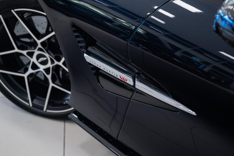 Aston Martin Vanquish Volante