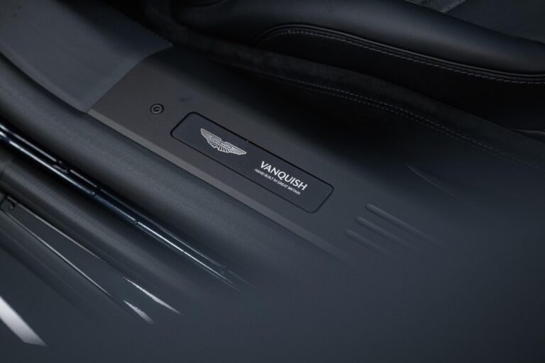 Aston Martin Vanquish Volante