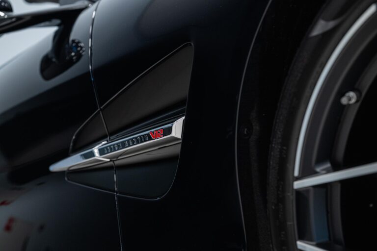 Aston Martin Vanquish Volante