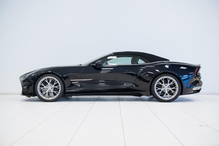 Aston Martin Vanquish Volante