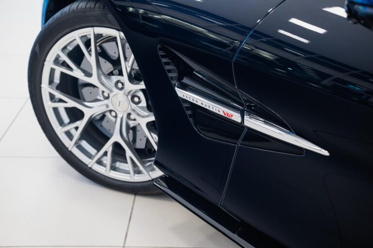 Aston Martin Vanquish Volante