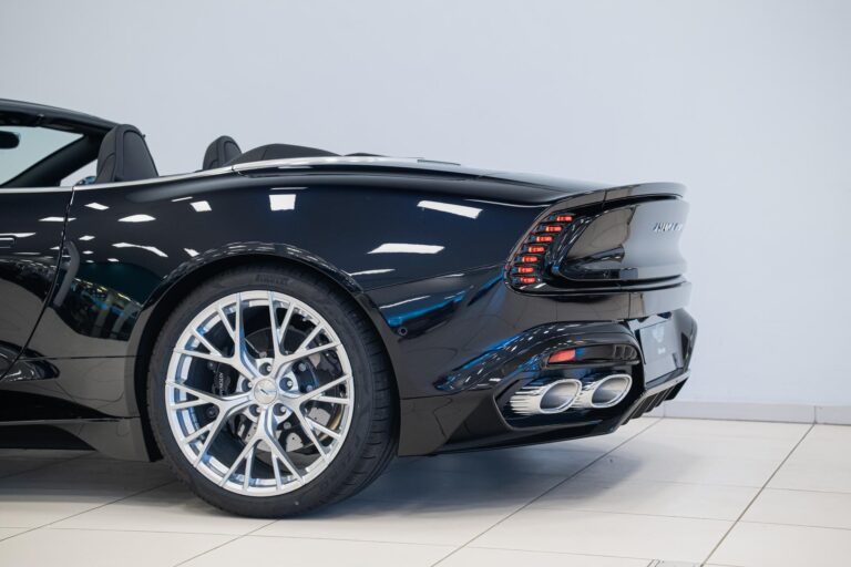Aston Martin Vanquish Volante