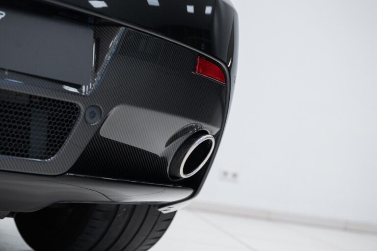 Aston Martin V12 Vantage