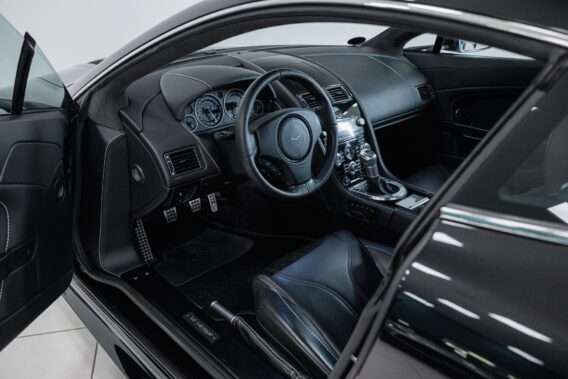 Aston Martin V12 Vantage