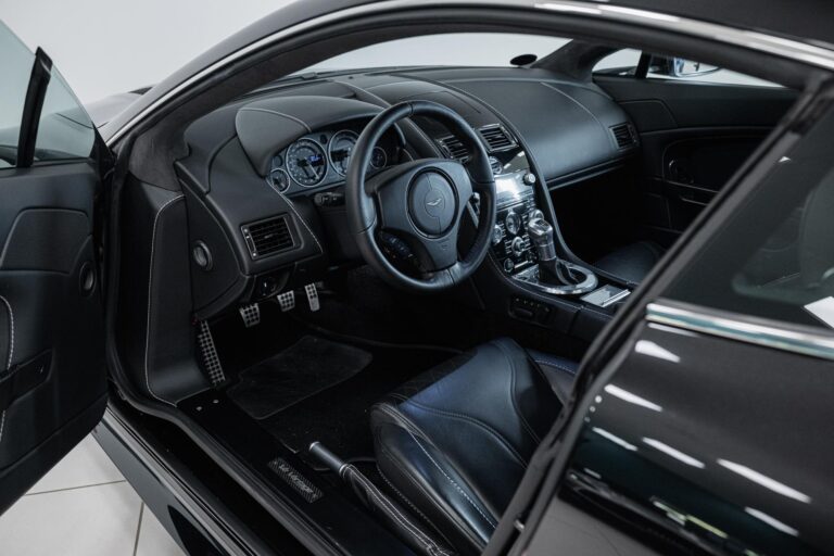 Aston Martin V12 Vantage
