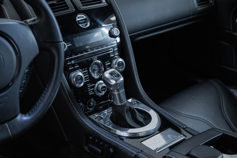 Aston Martin V12 Vantage