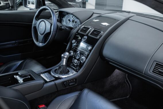 Aston Martin V12 Vantage