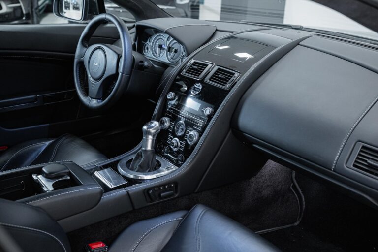 Aston Martin V12 Vantage