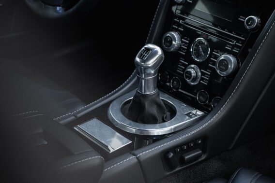 Aston Martin V12 Vantage